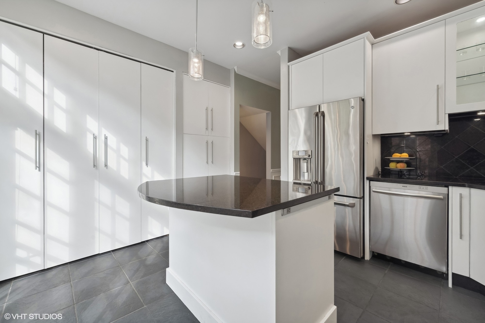 2632 N Southport Avenue