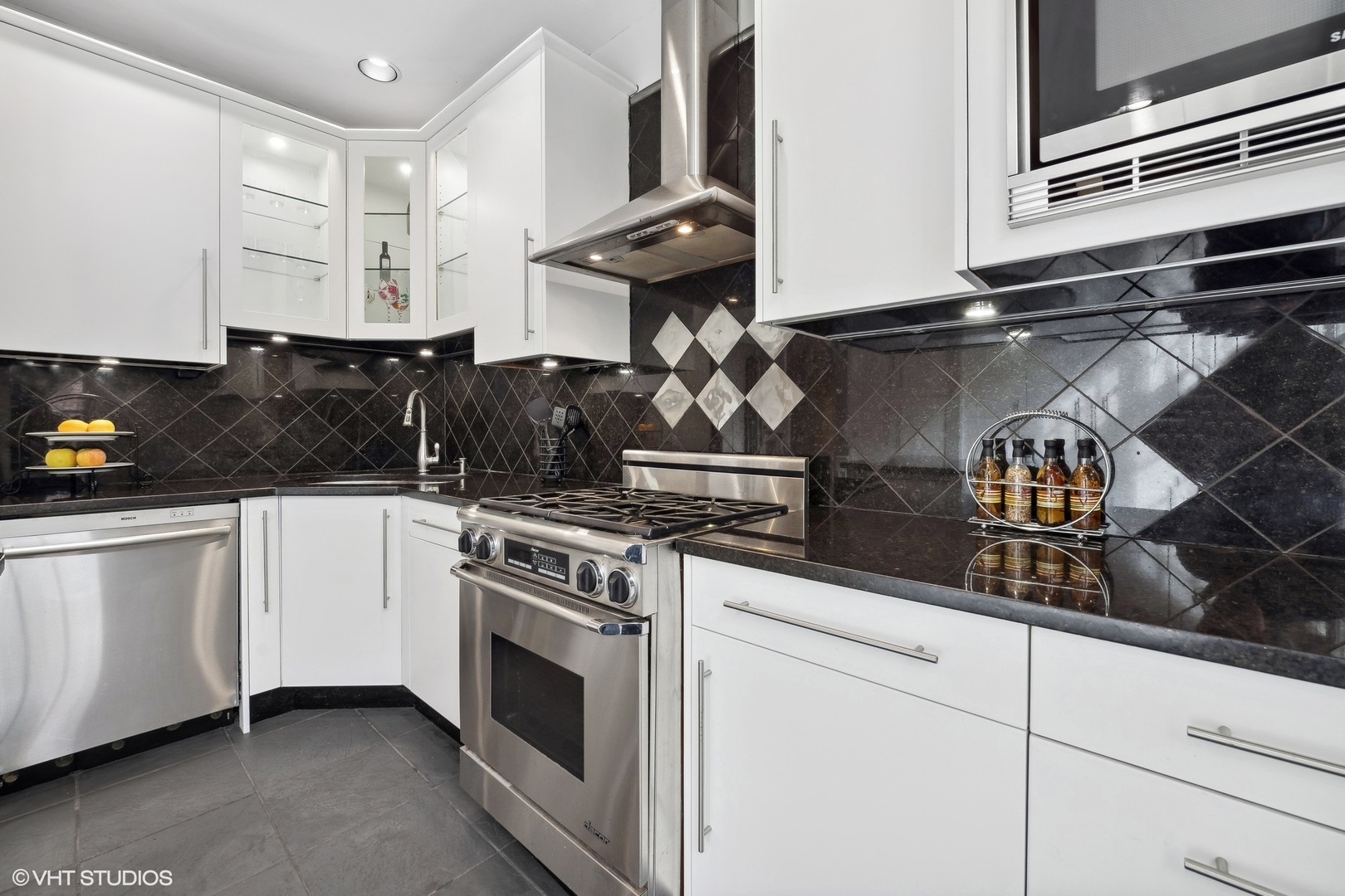 2632 N Southport Avenue