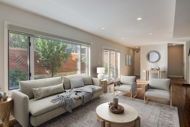 2318 N Lakewood Avenue