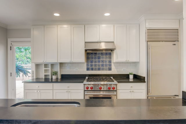 2318 N Lakewood Avenue