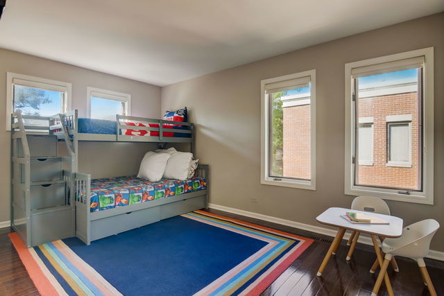 2318 N Lakewood Avenue