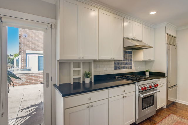 2318 N Lakewood Avenue