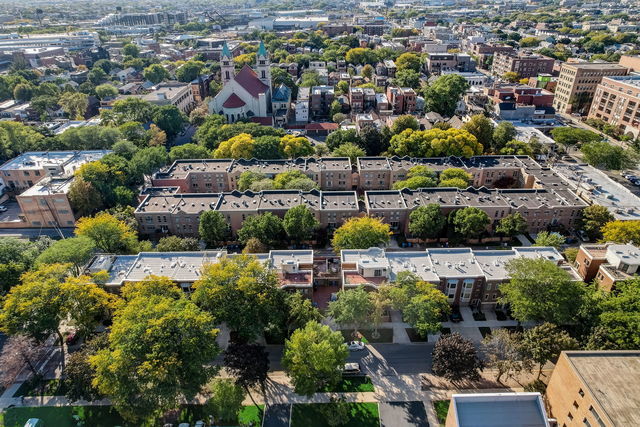 2318 N Lakewood Avenue