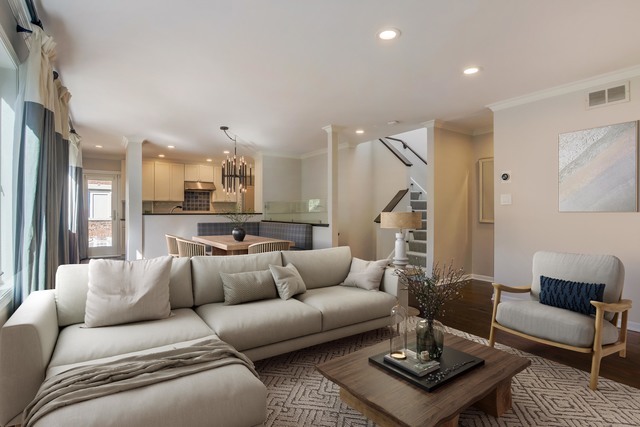 2318 N Lakewood Avenue