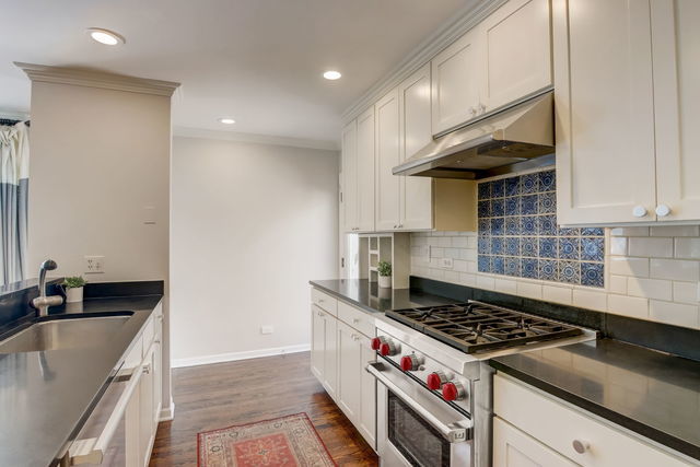 2318 N Lakewood Avenue