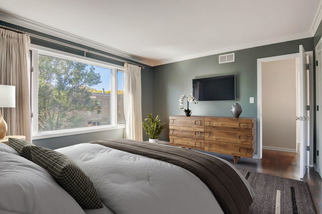 2318 N Lakewood Avenue