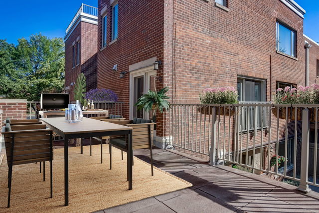 2318 N Lakewood Avenue