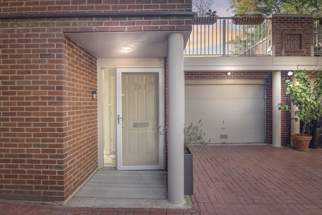 2318 N Lakewood Avenue