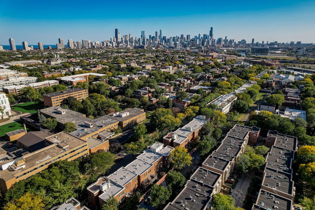 2318 N Lakewood Avenue