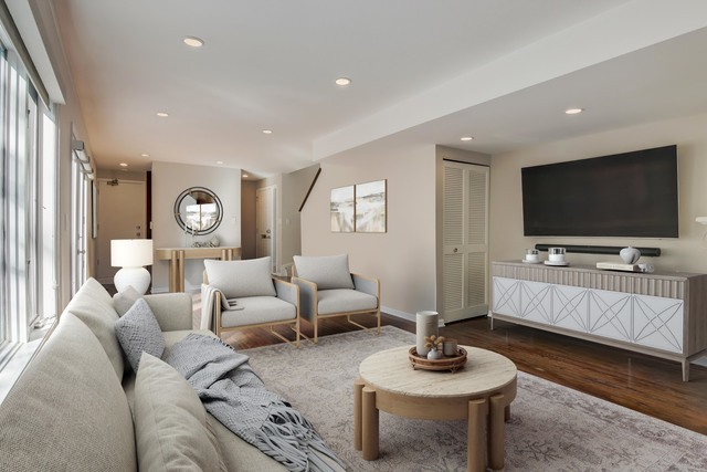 2318 N Lakewood Avenue