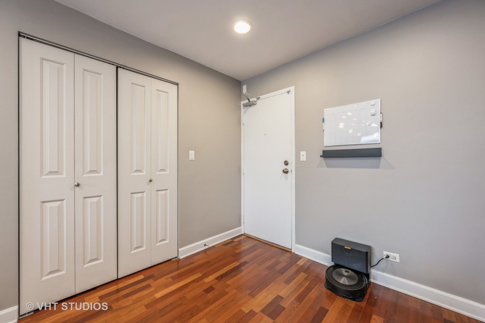 3900 N Pine Grove Avenue Unit: 907