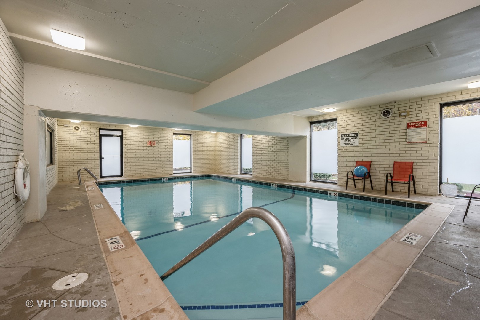 3900 N Pine Grove Avenue Unit: 907