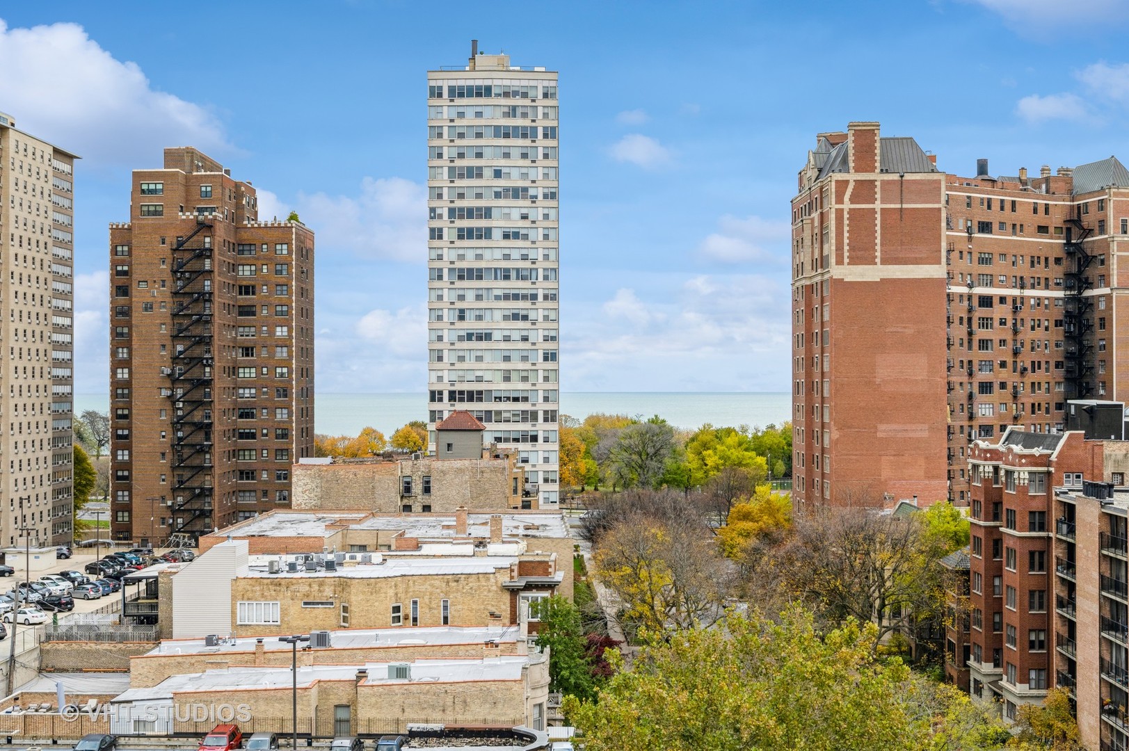 3900 N Pine Grove Avenue Unit: 907