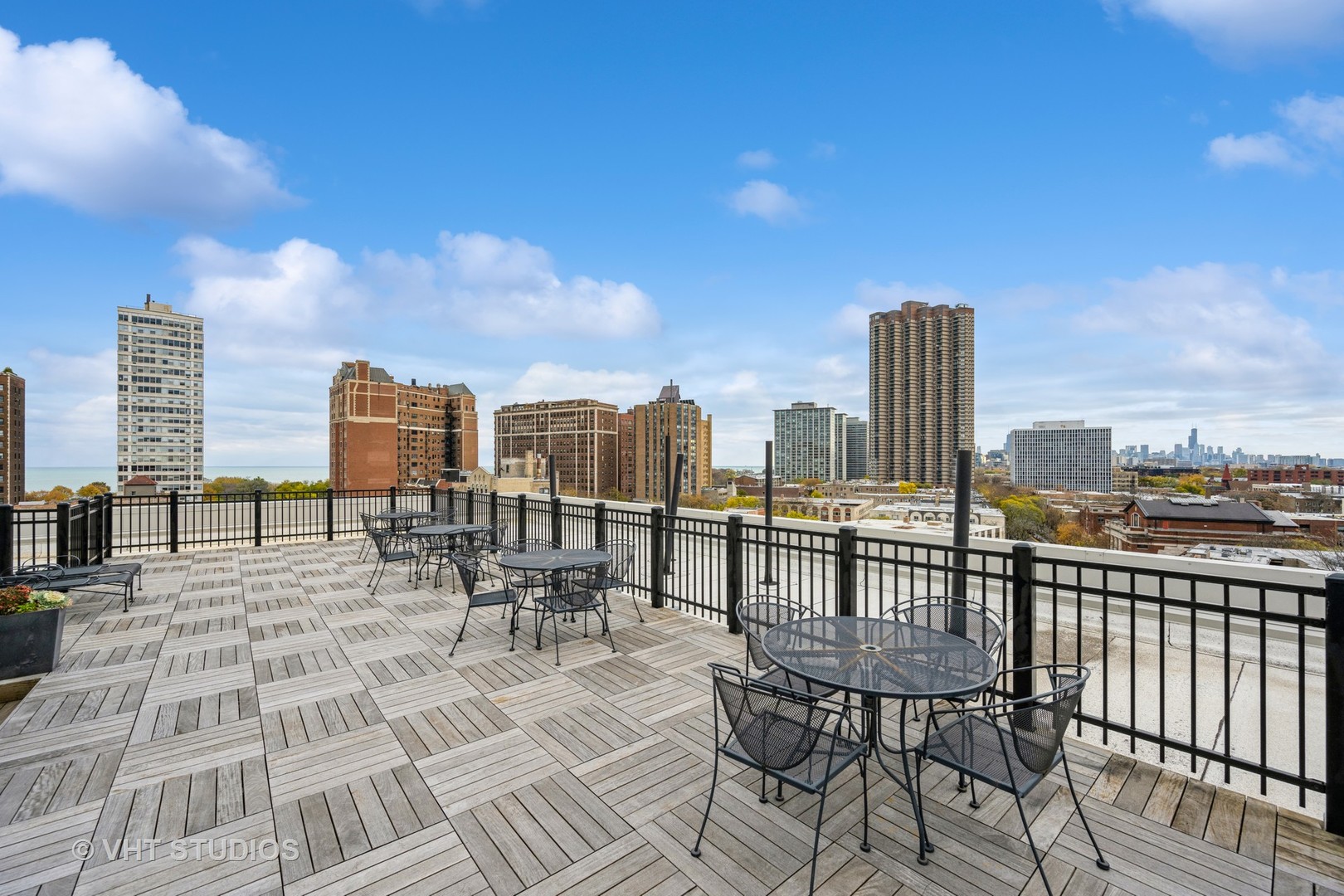 3900 N Pine Grove Avenue Unit: 907