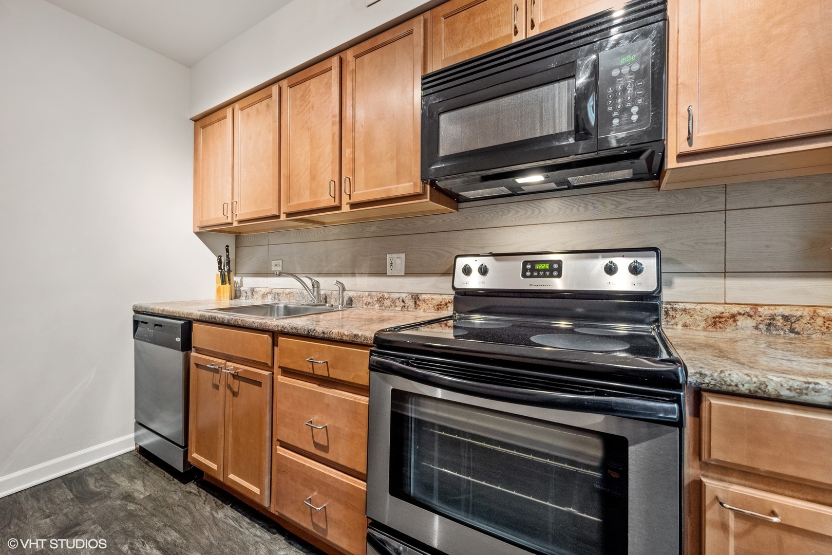 835 RIDGE Avenue Unit: 304