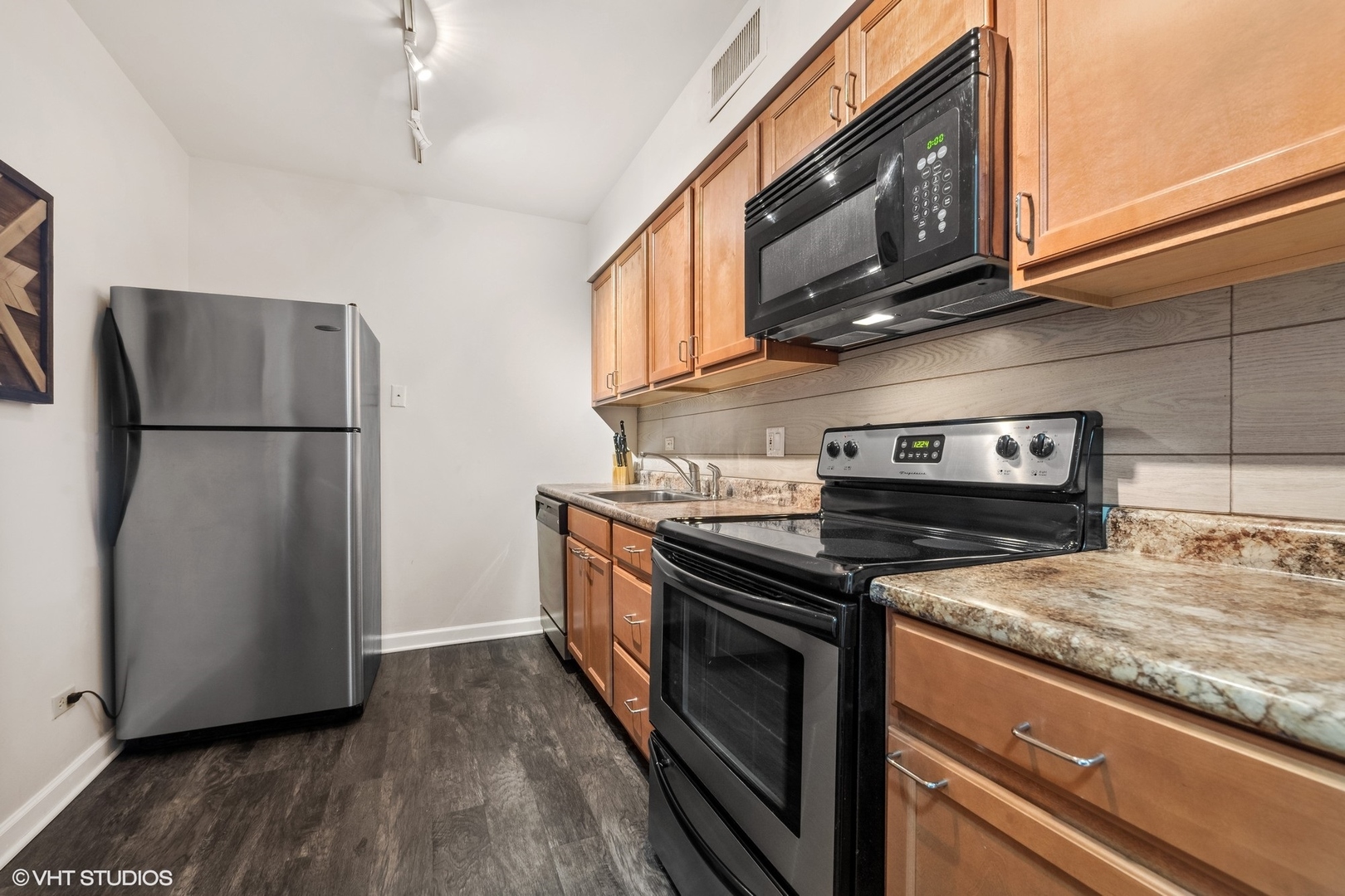835 RIDGE Avenue Unit: 304