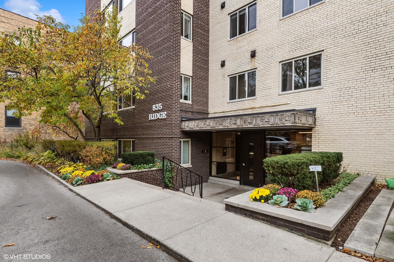 835 RIDGE Avenue Unit: 304
