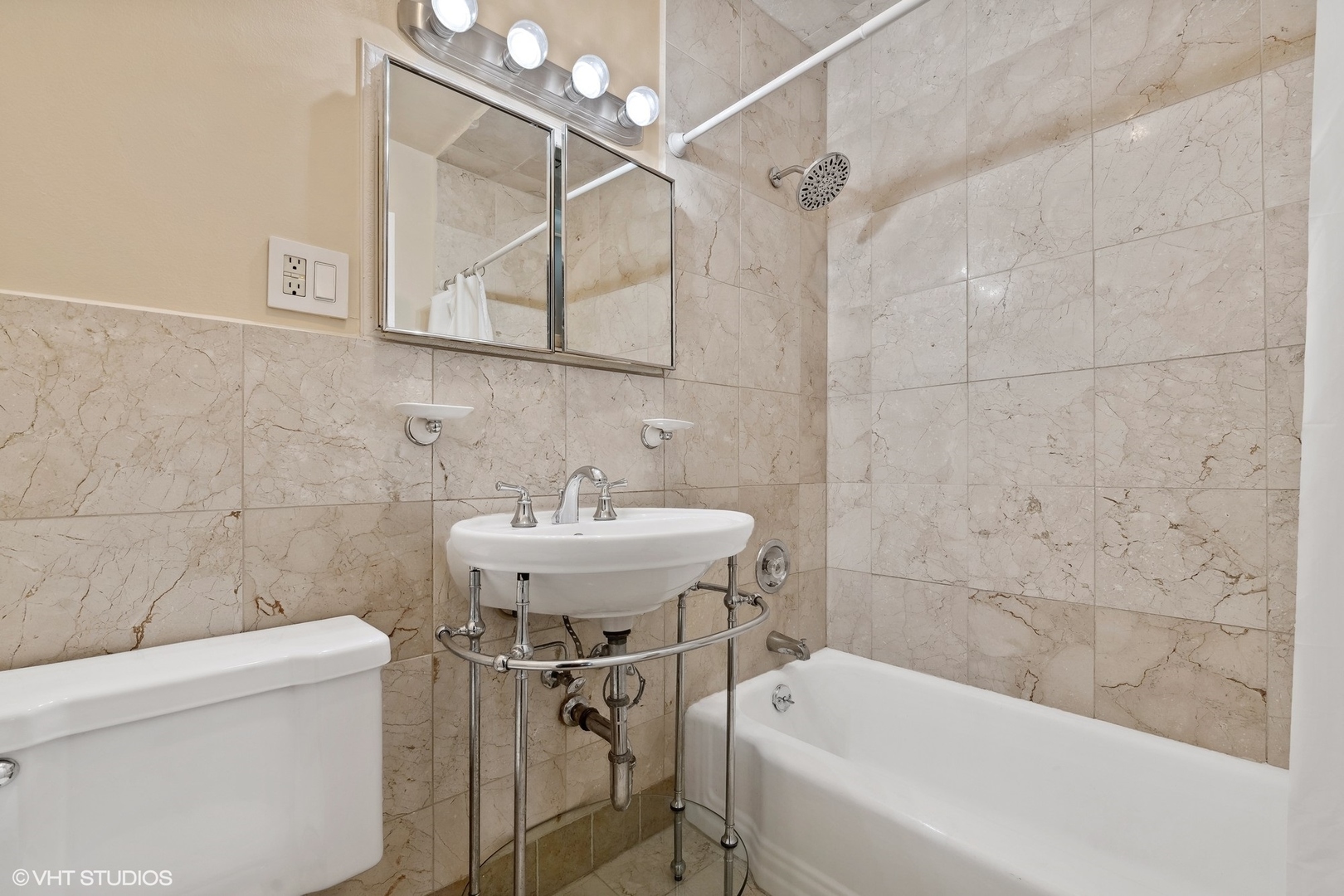 835 RIDGE Avenue Unit: 304