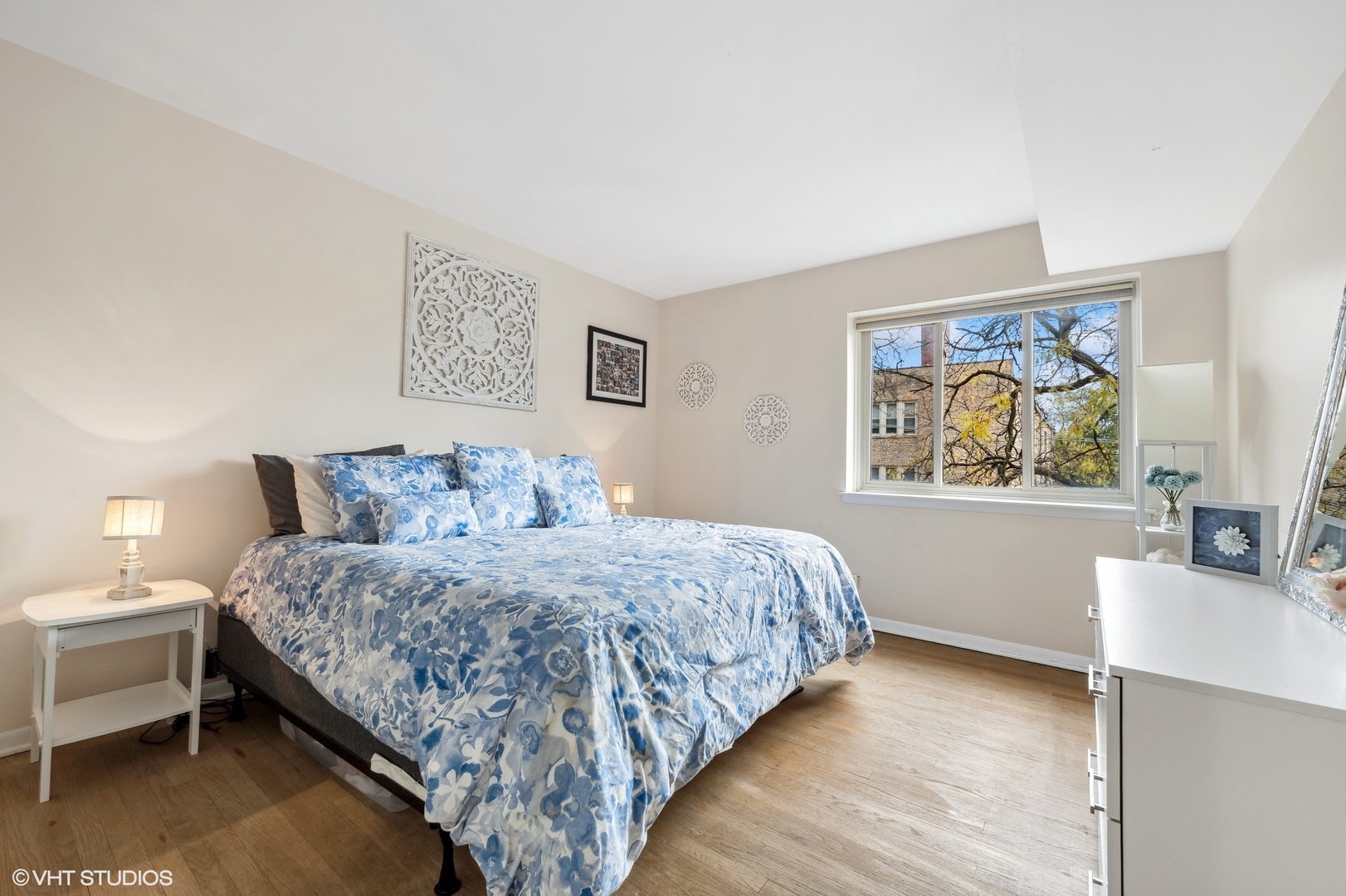 835 RIDGE Avenue Unit: 304