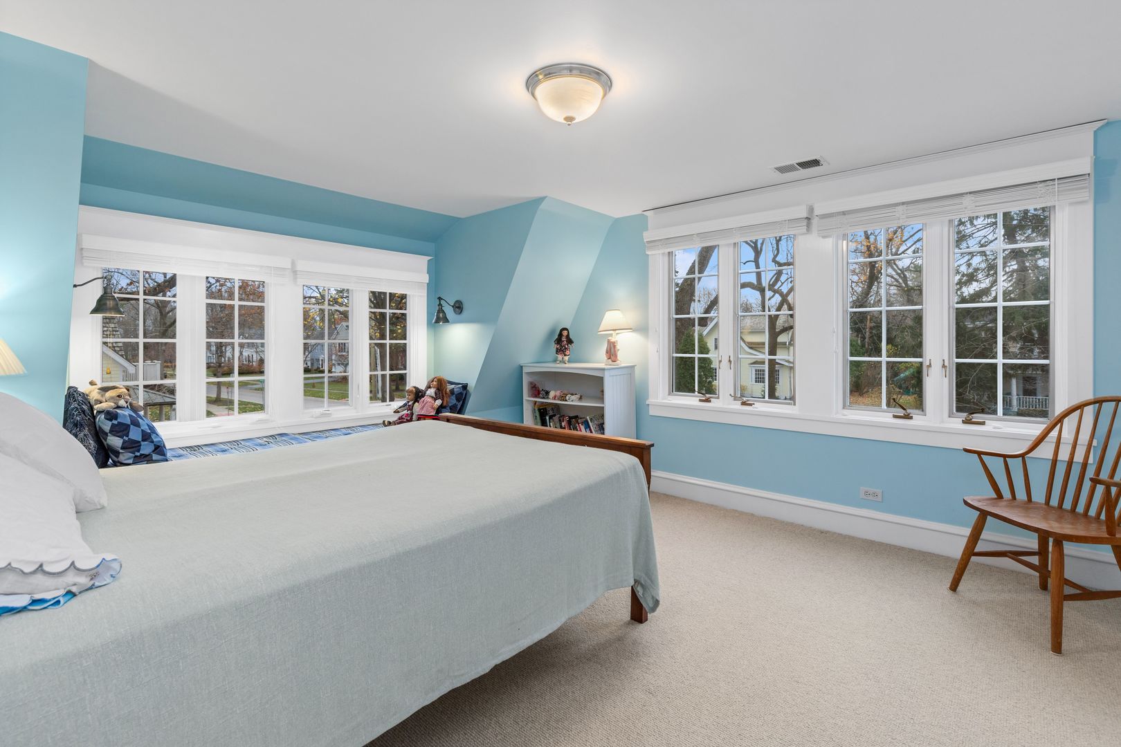 546 E Scranton Avenue