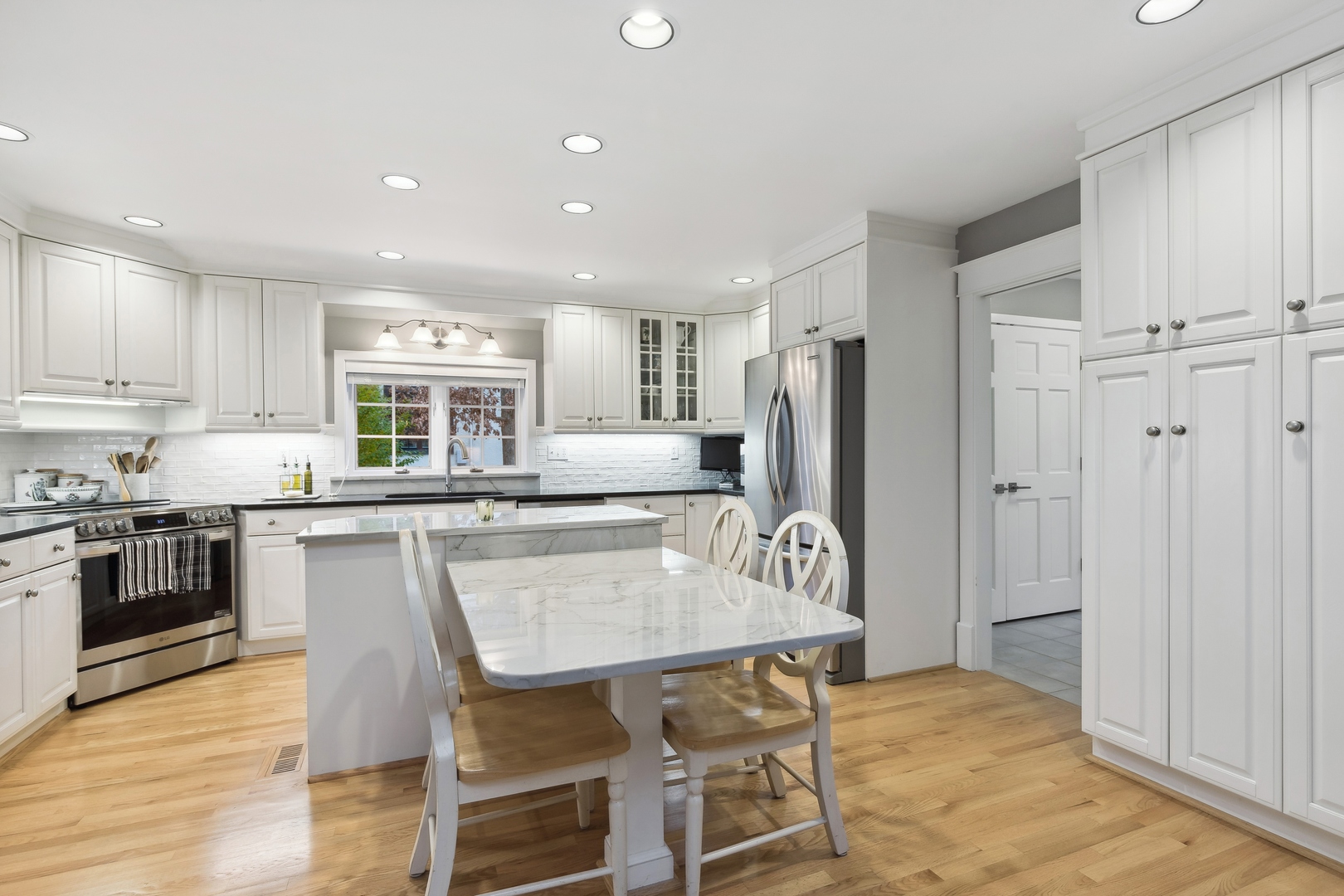 546 E Scranton Avenue