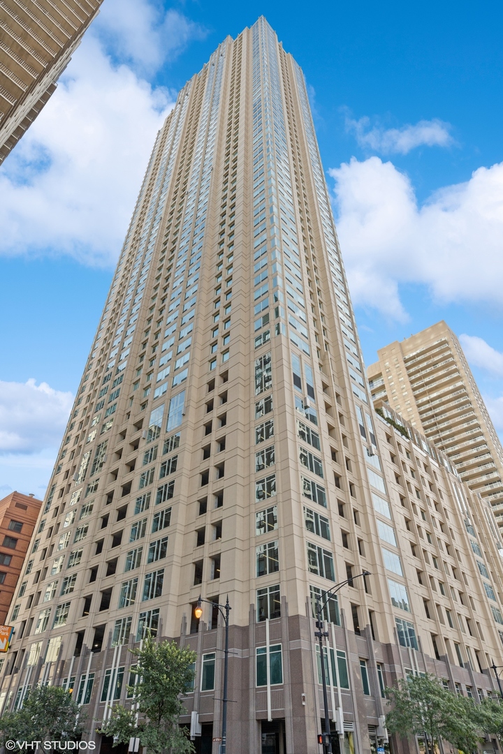 33 W Ontario Street Unit: 31G