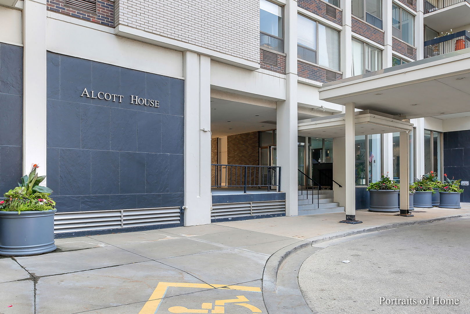 1460 N Sandburg Terrace Unit: 2408