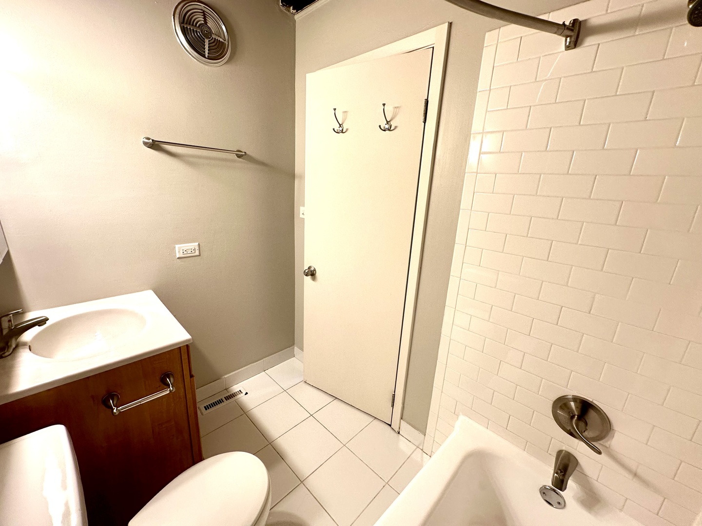 2714 N Mildred Avenue Unit: 7