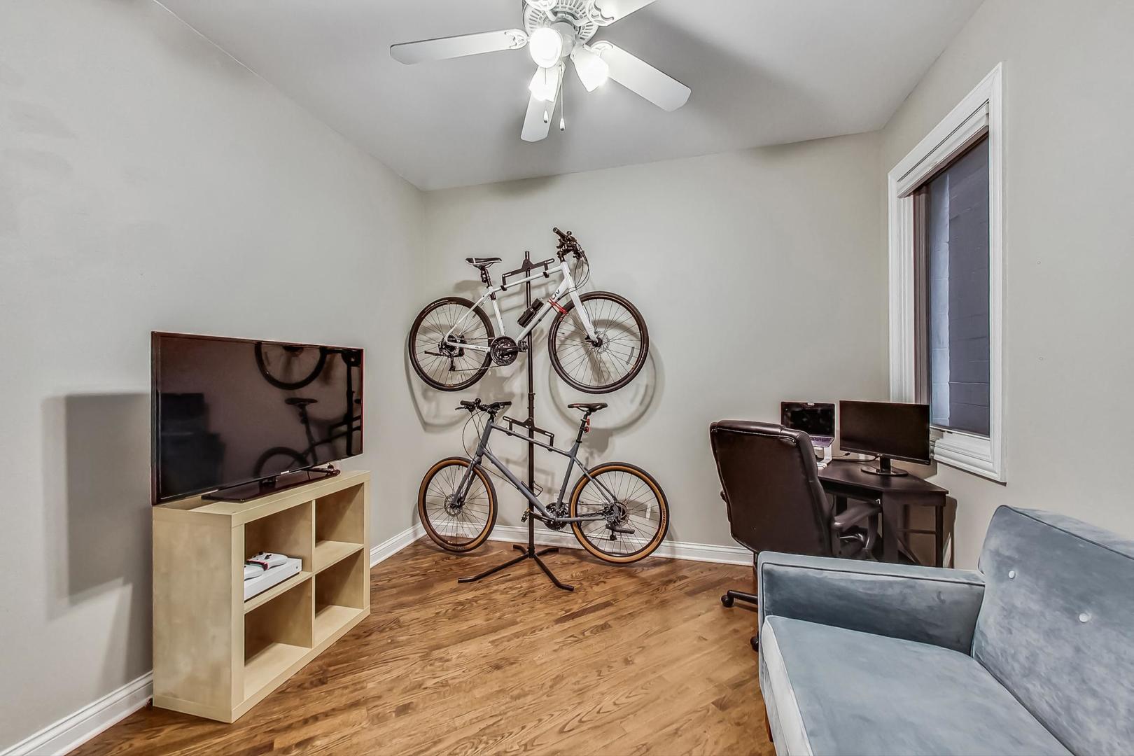 921 N Damen Avenue Unit: 4