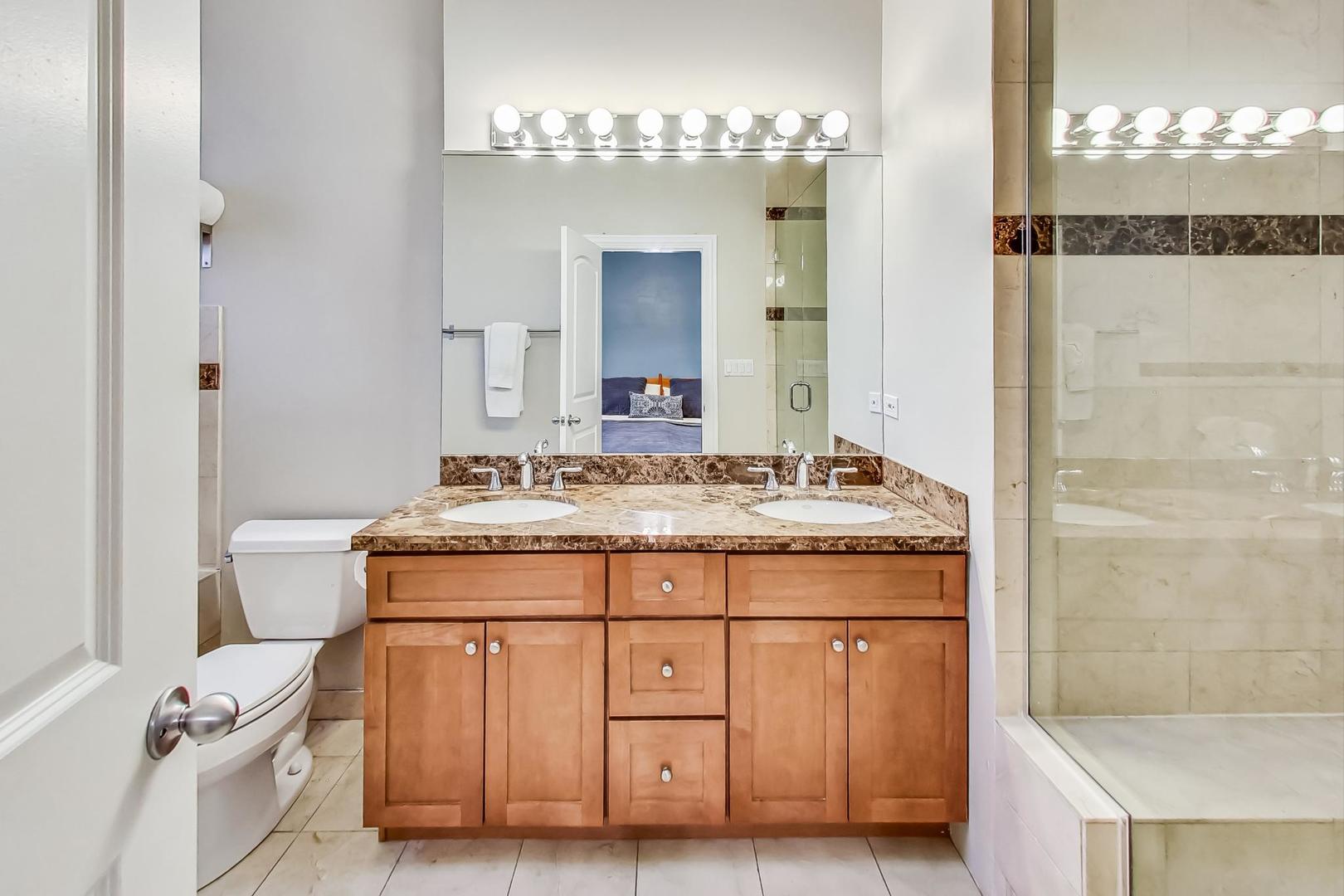 921 N Damen Avenue Unit: 4