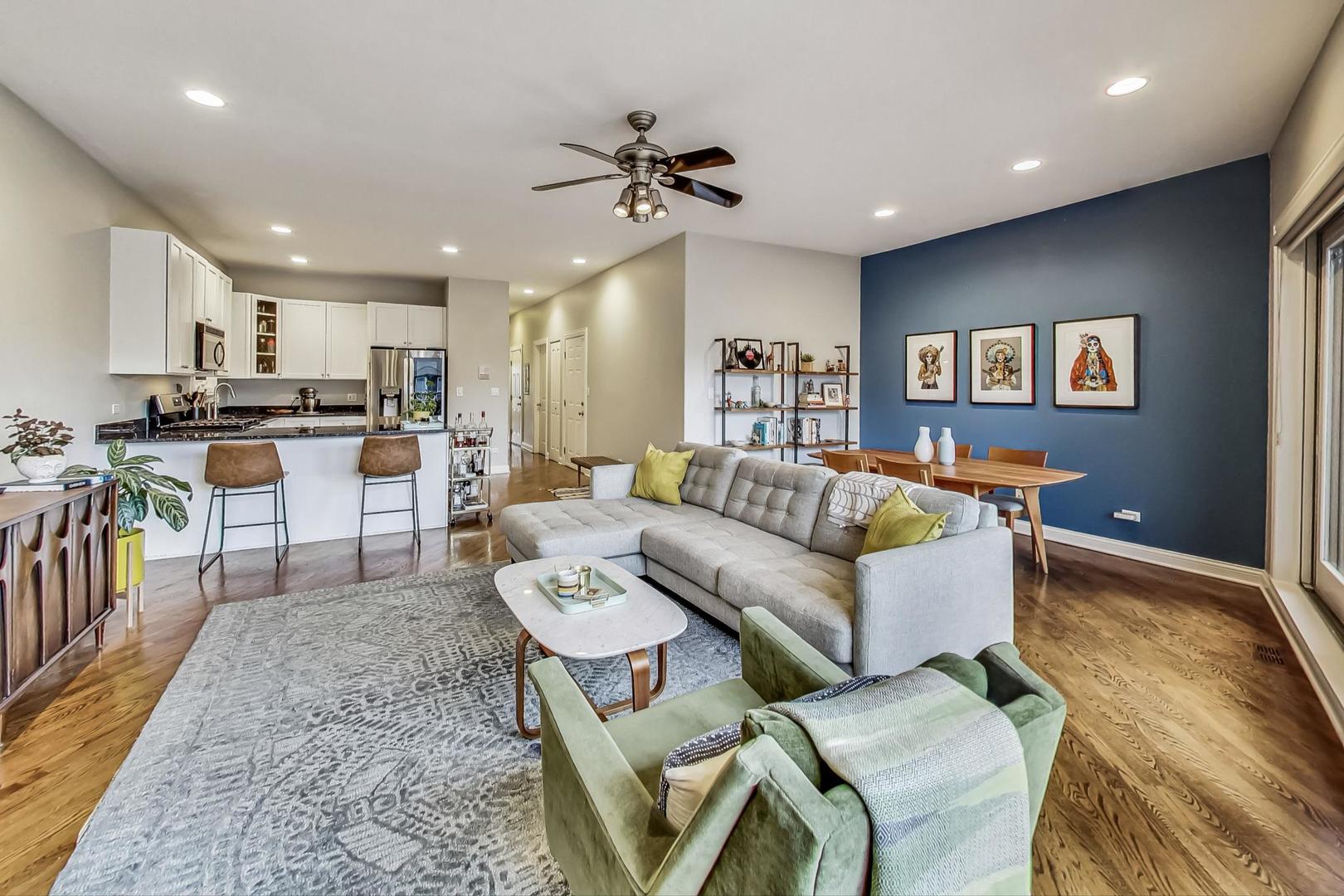 921 N Damen Avenue Unit: 4