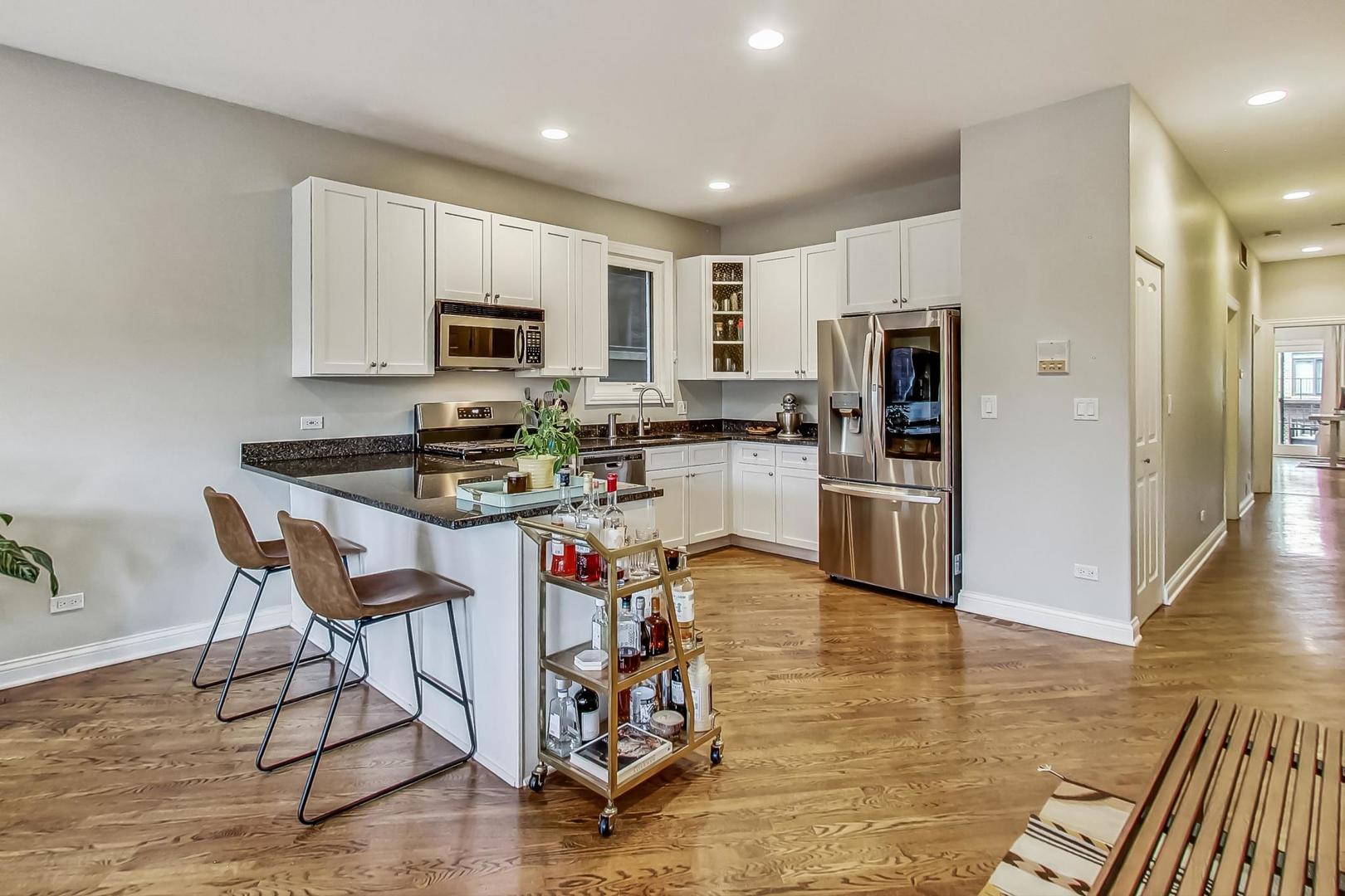 921 N Damen Avenue Unit: 4