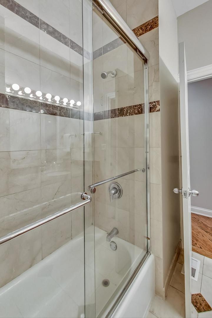 921 N Damen Avenue Unit: 4