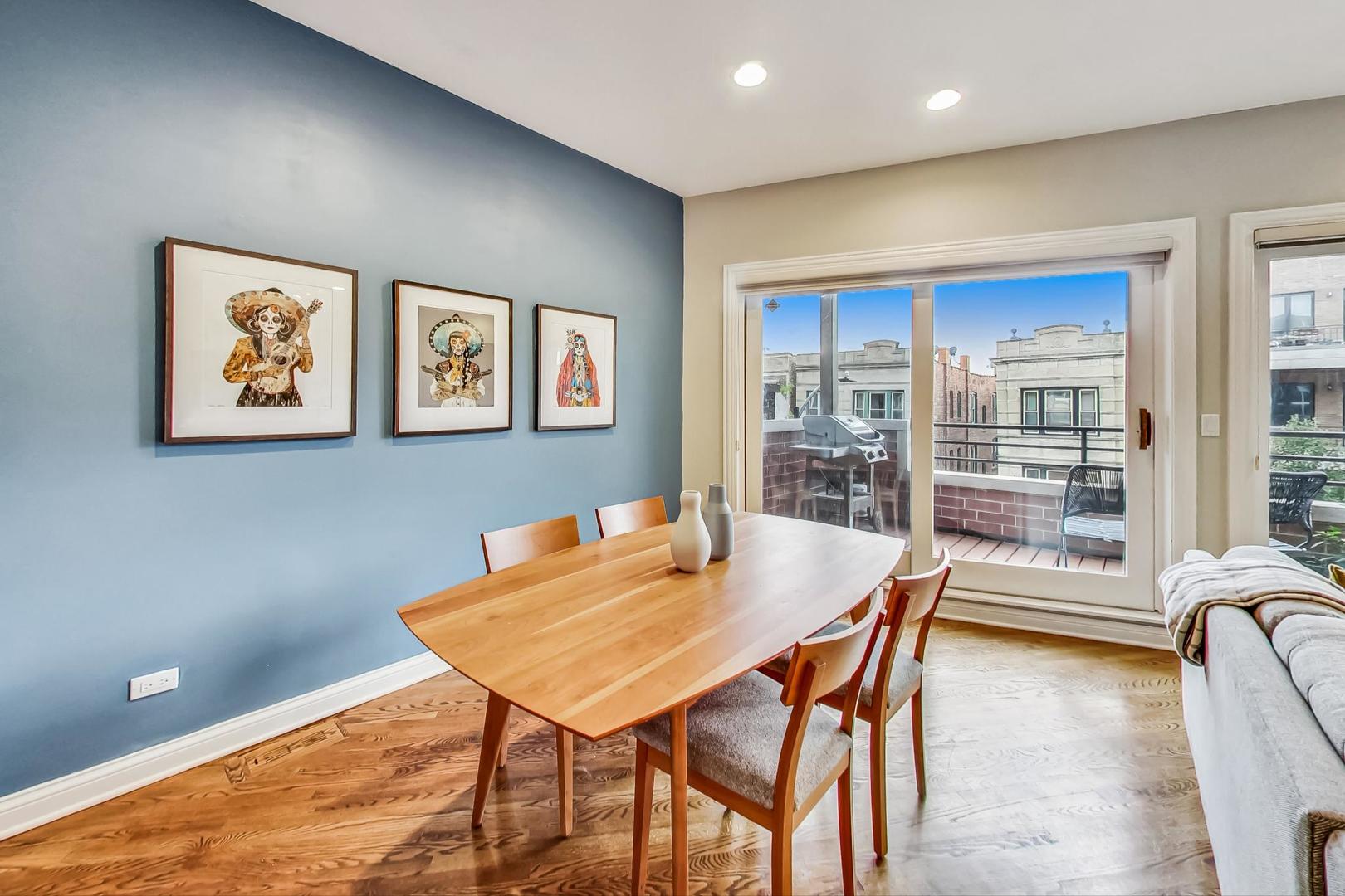 921 N Damen Avenue Unit: 4