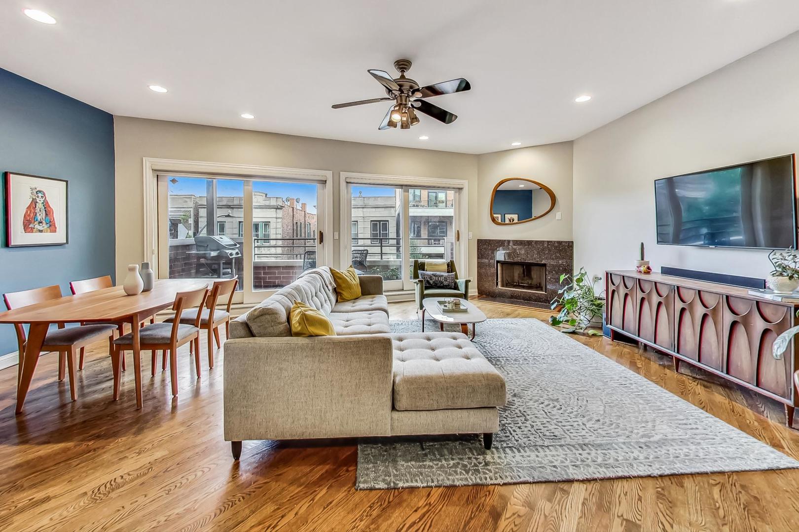 921 N Damen Avenue Unit: 4