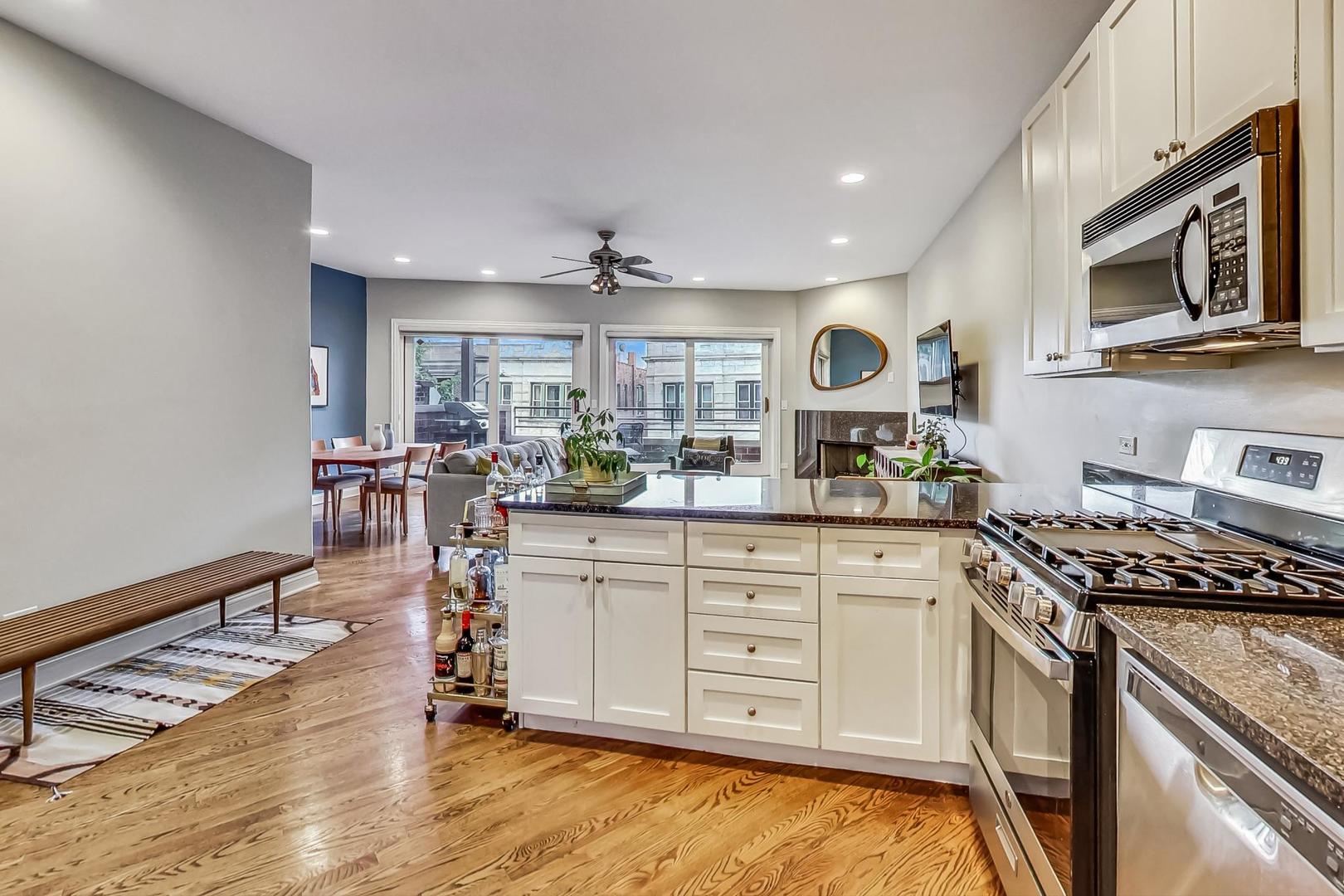 921 N Damen Avenue Unit: 4