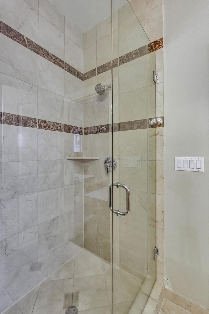 921 N Damen Avenue Unit: 4