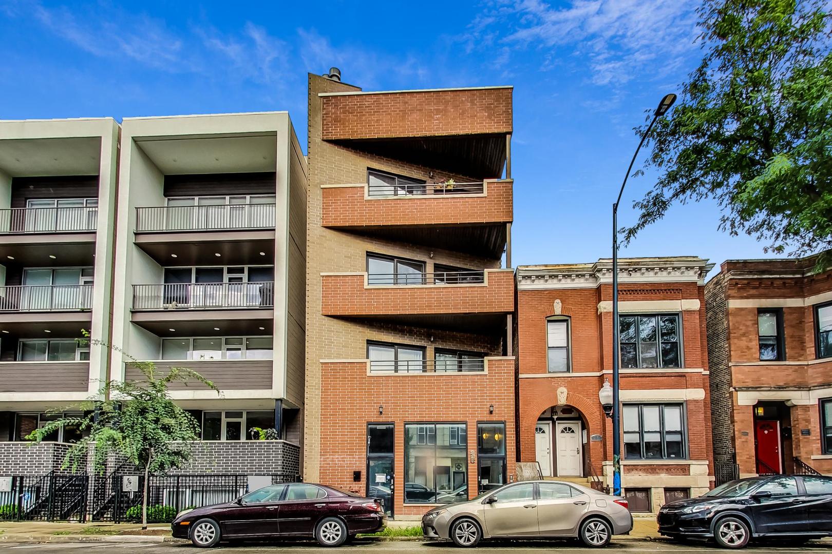 921 N Damen Avenue Unit: 4