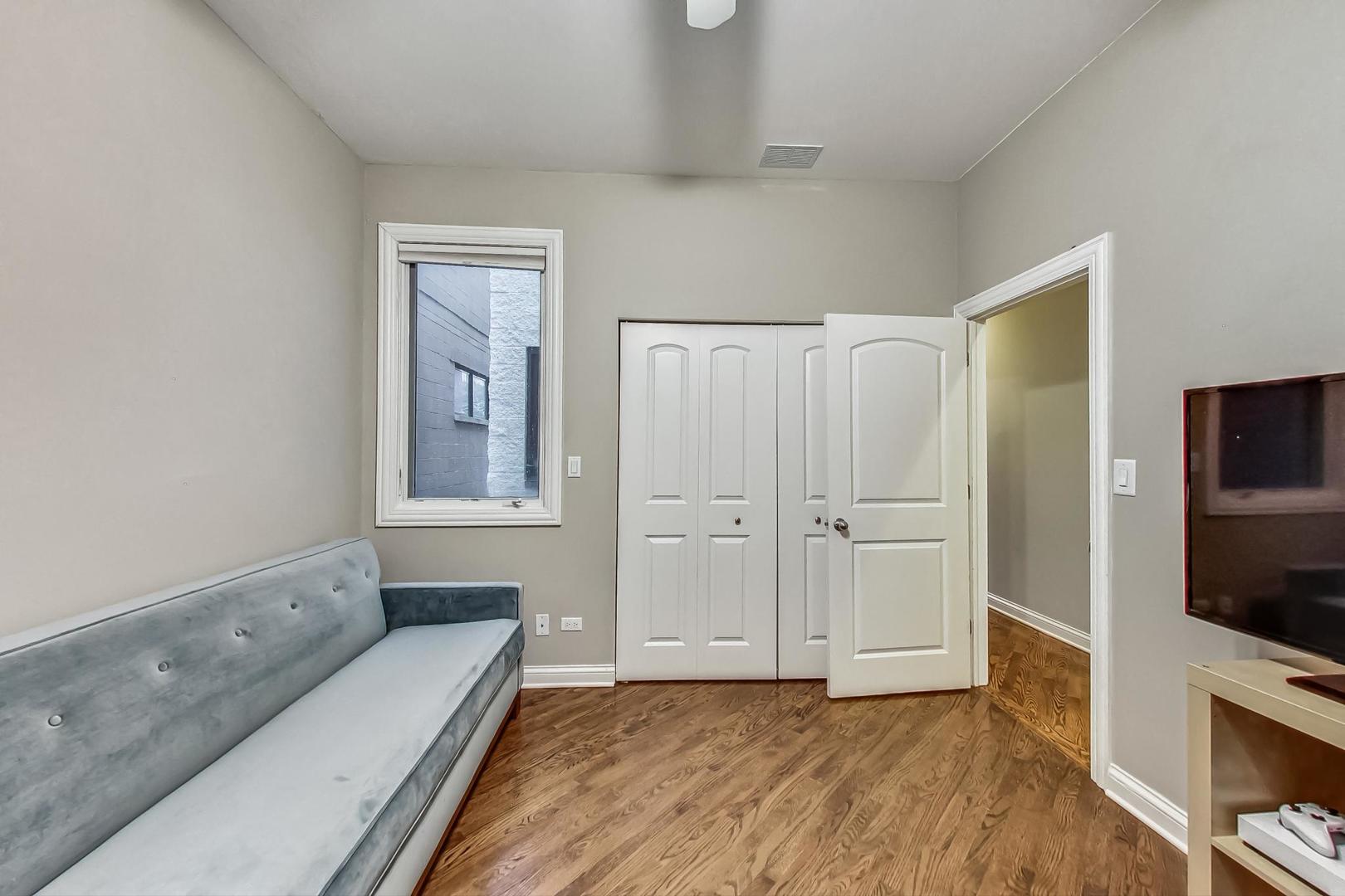 921 N Damen Avenue Unit: 4