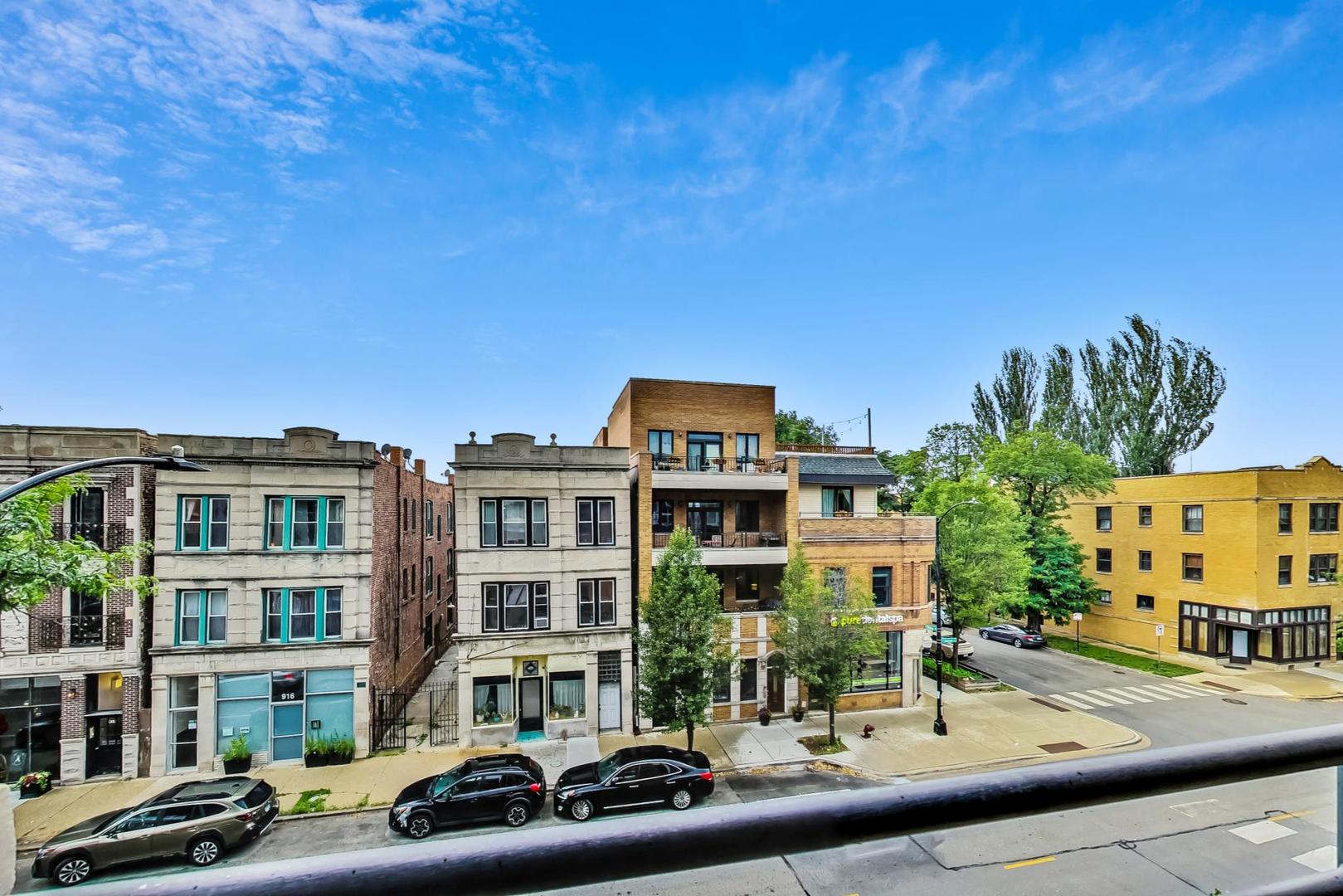 921 N Damen Avenue Unit: 4