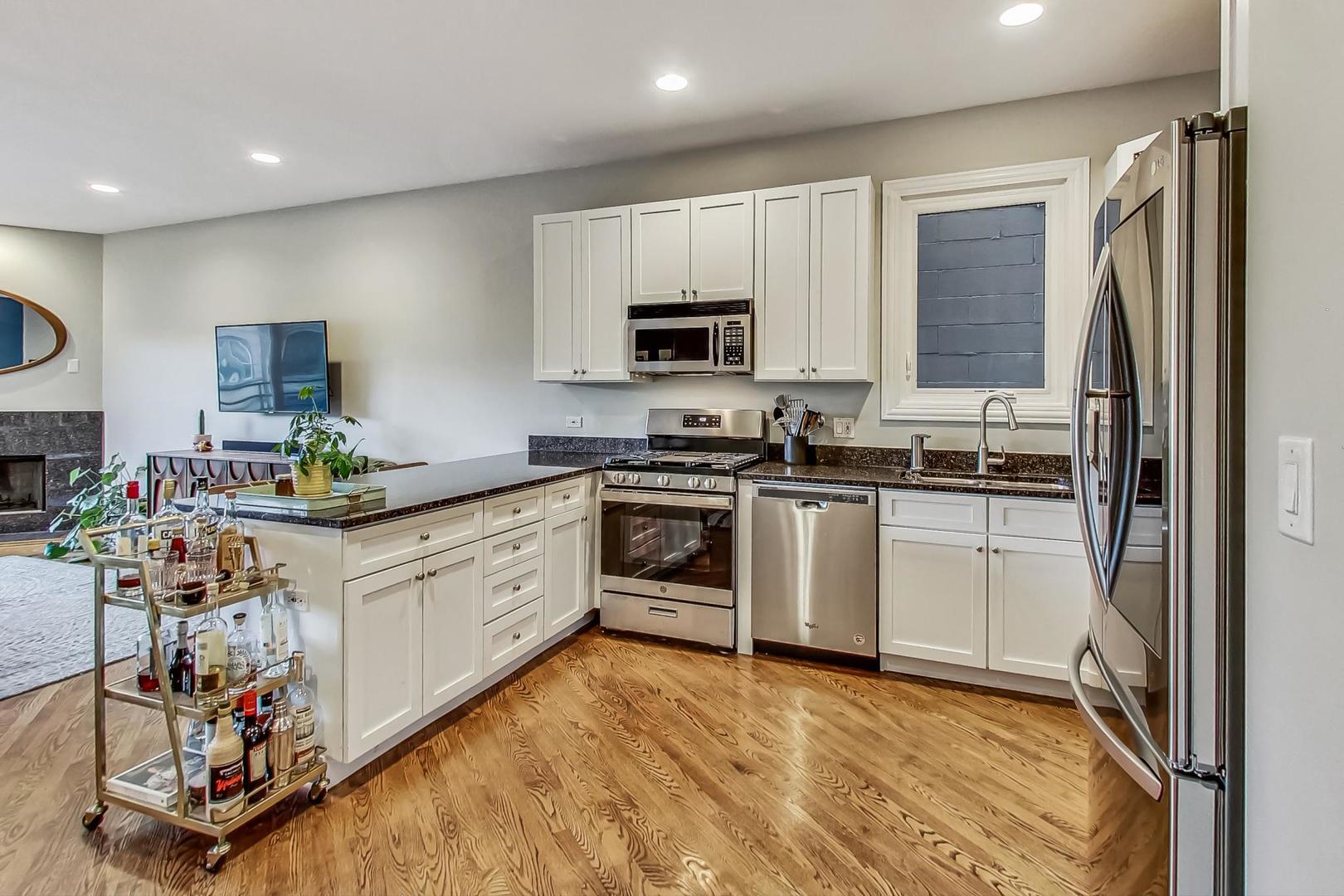 921 N Damen Avenue Unit: 4