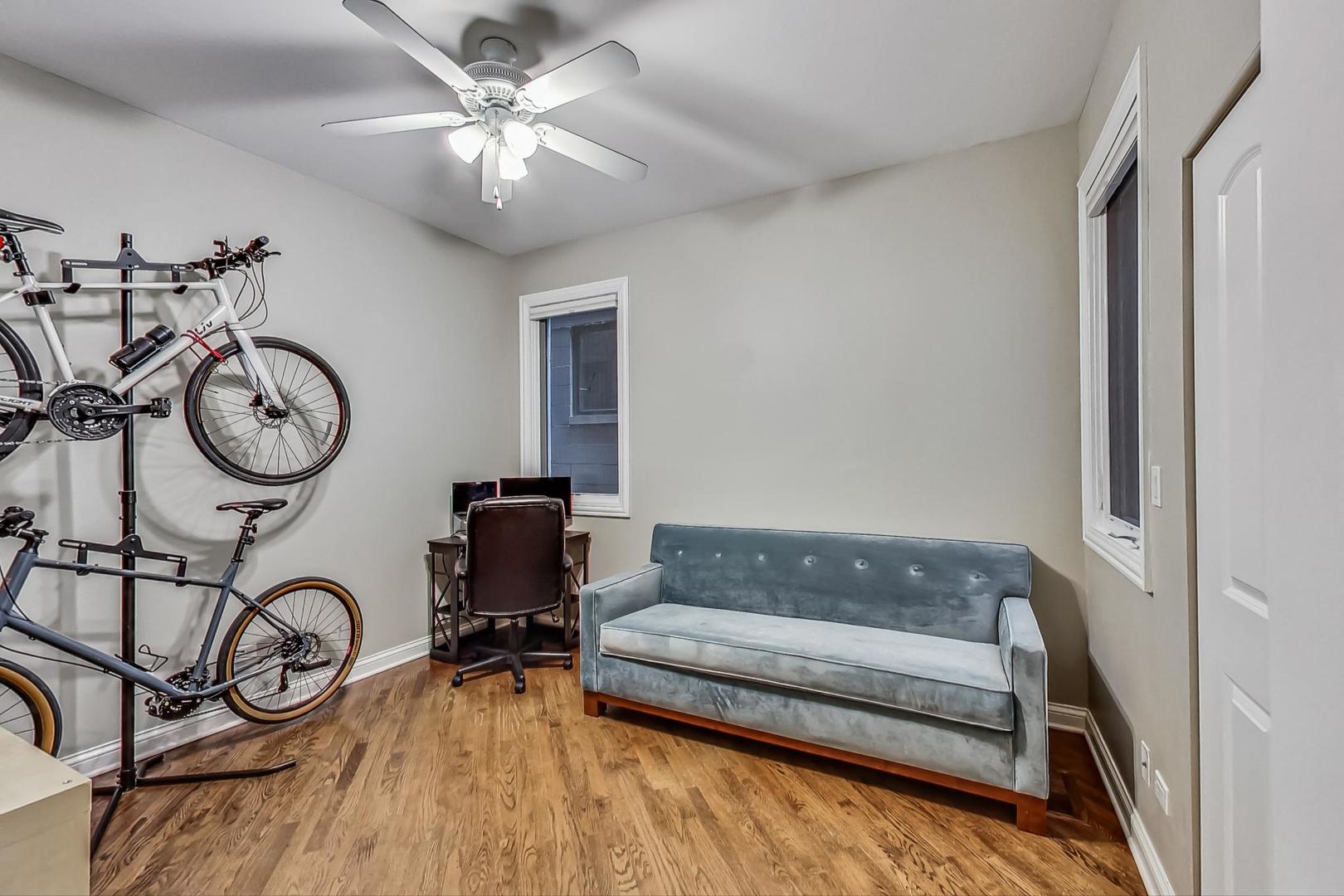 921 N Damen Avenue Unit: 4