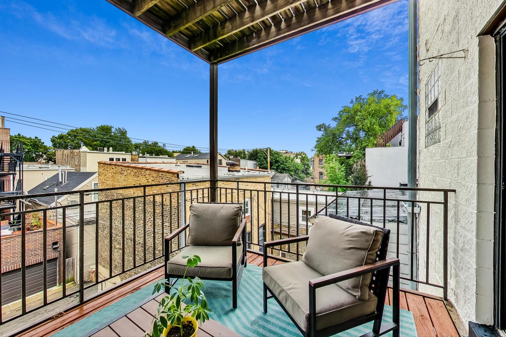 921 N Damen Avenue Unit: 4