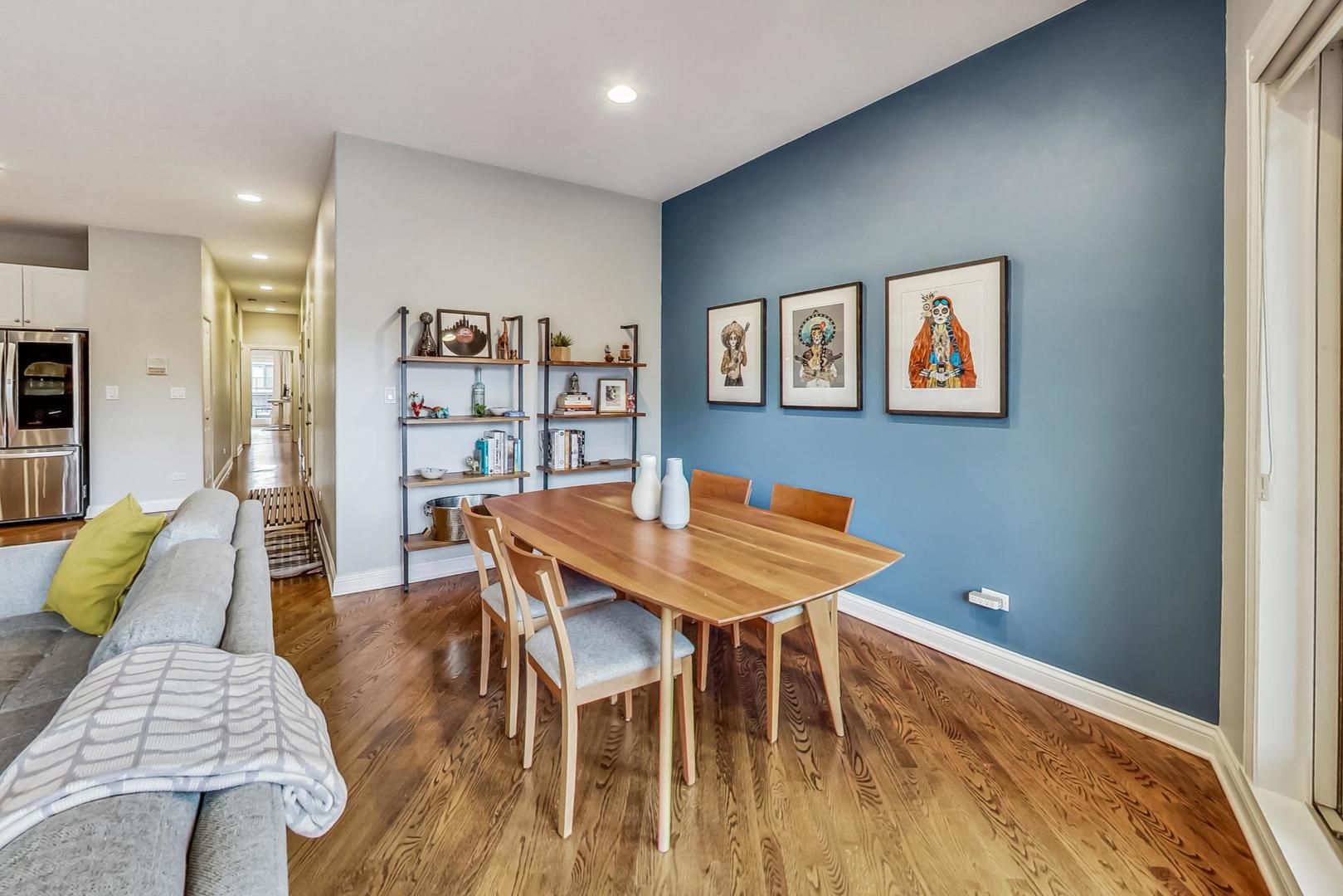 921 N Damen Avenue Unit: 4