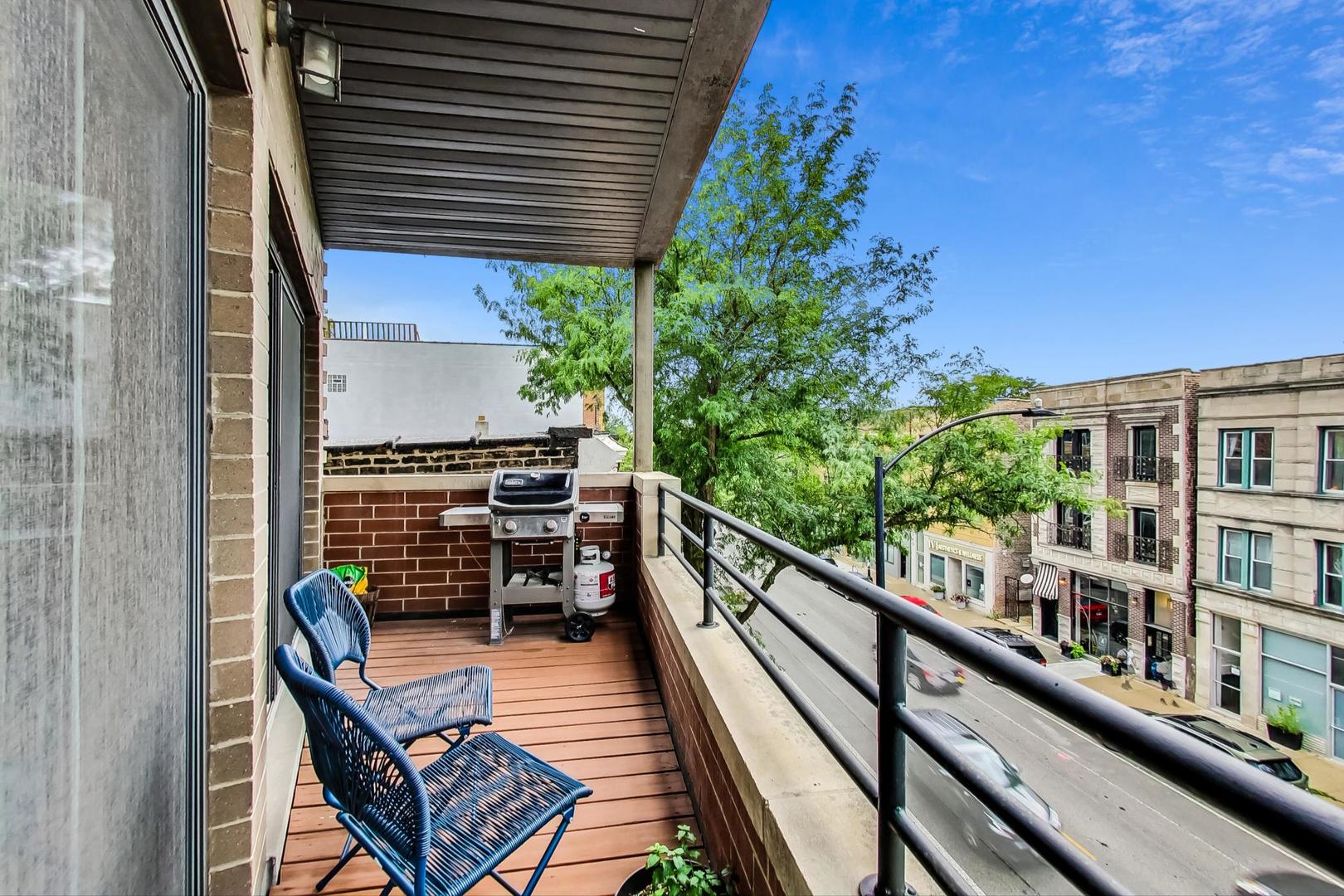 921 N Damen Avenue Unit: 4
