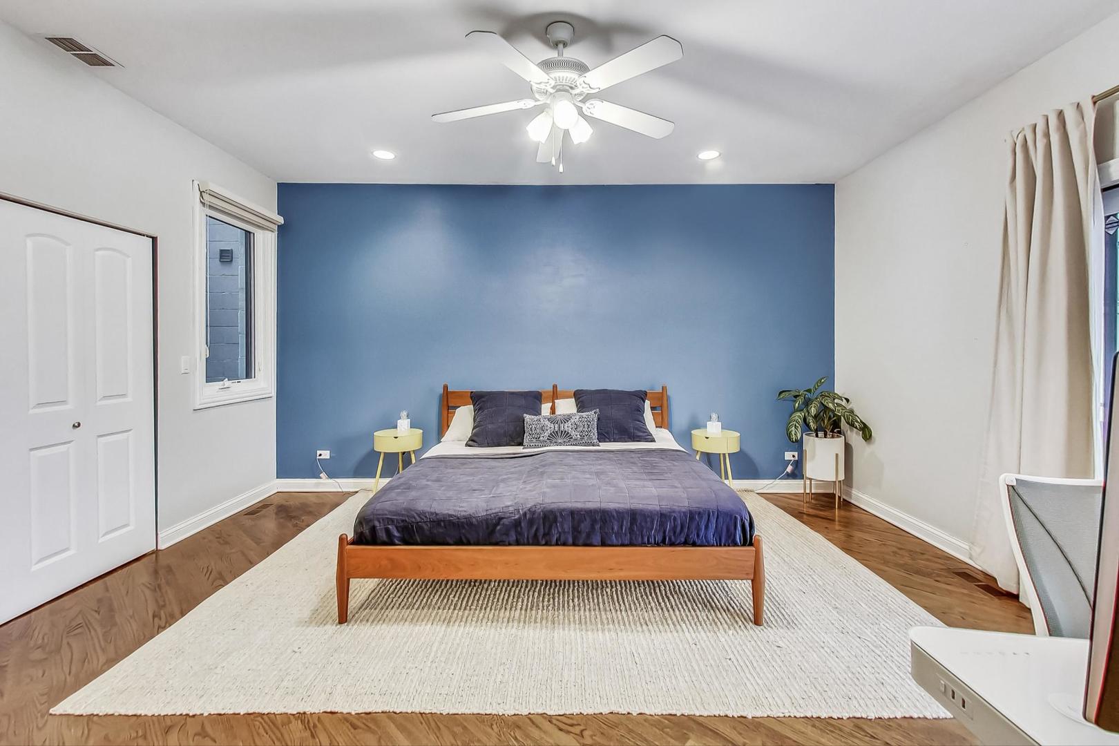 921 N Damen Avenue Unit: 4