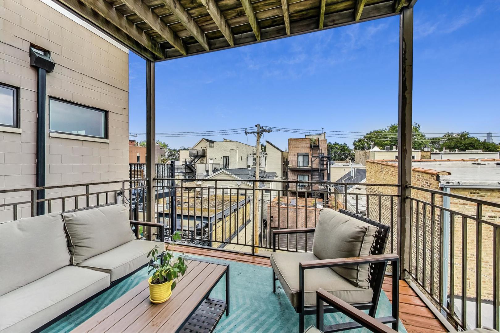 921 N Damen Avenue Unit: 4