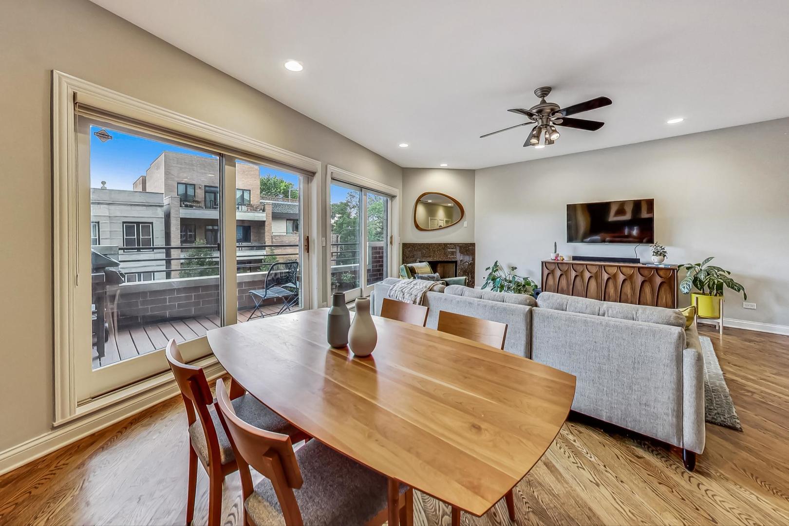 921 N Damen Avenue Unit: 4