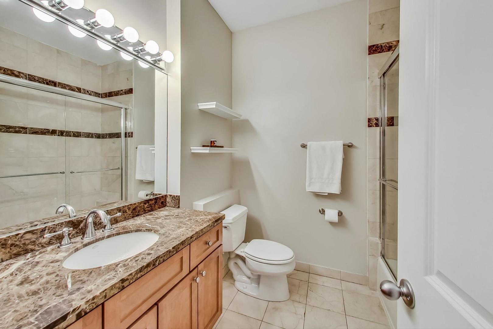 921 N Damen Avenue Unit: 4