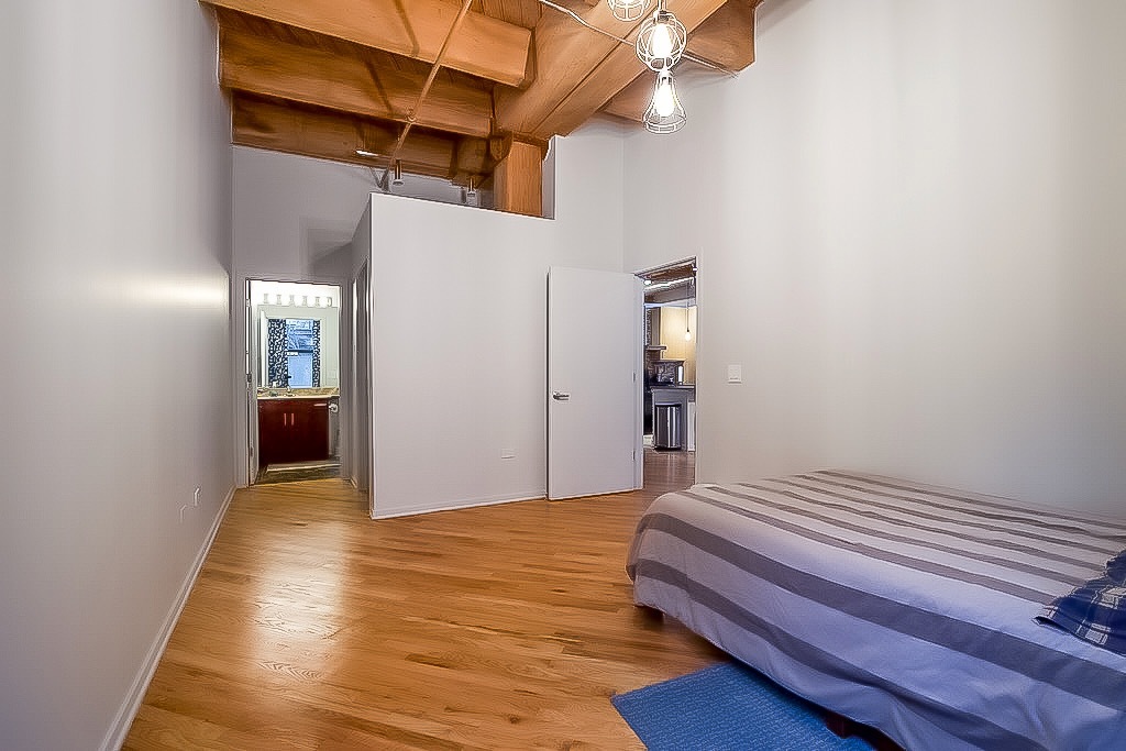 1040 W Adams Street Unit: 221